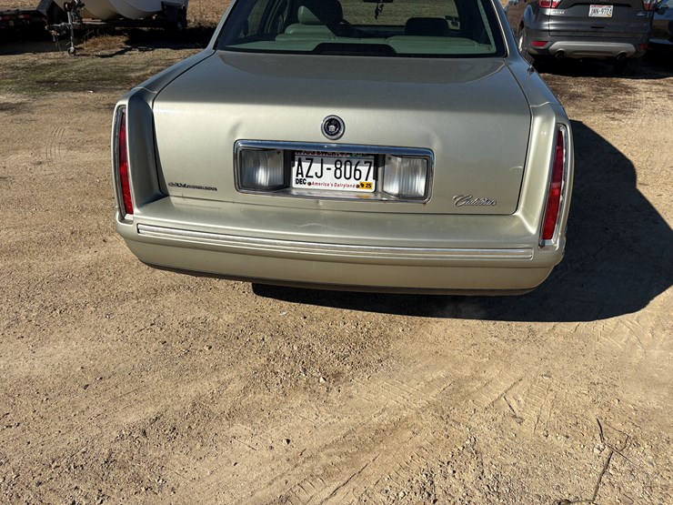 #118-•-1997-cadillac-deville-(wi-title)-image-8