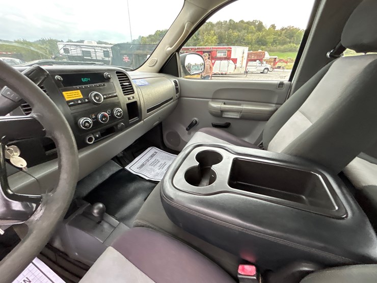 2011-chevrolet-2500-image-9