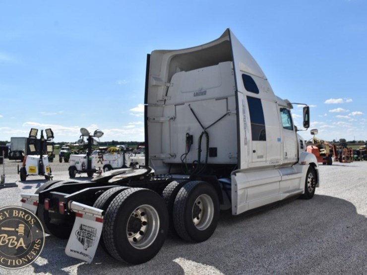 2020-western-star-5700xe-image-29