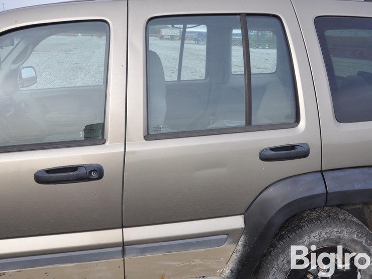 2005-jeep-liberty-image-15