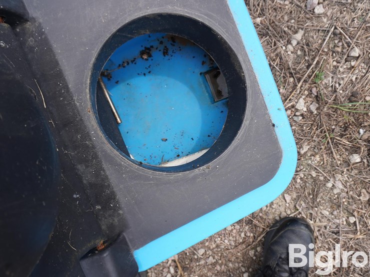 mirafount-3410-two-hole-hog-waterer-image-10