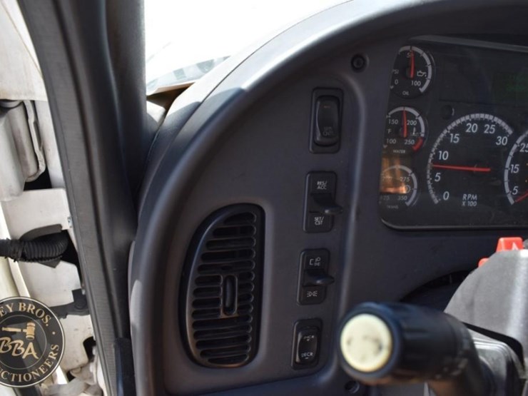 2022-freightliner-business-class-m2-100-image-58
