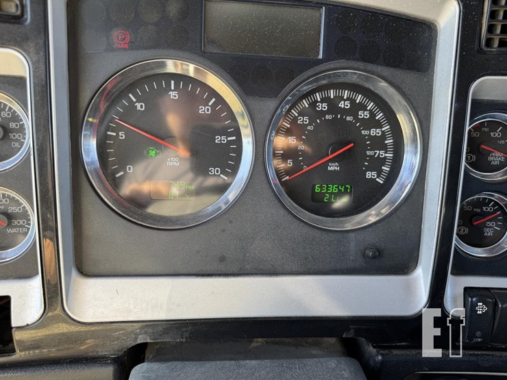 2011-kenworth-t800-image-30