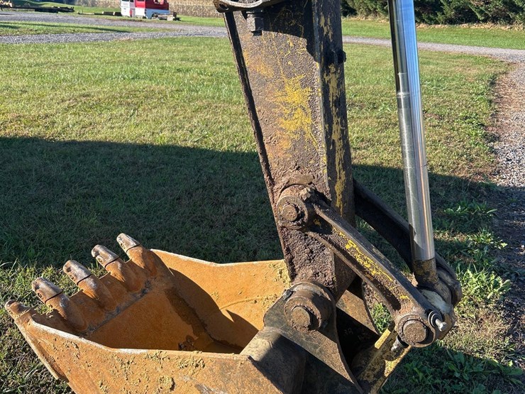 komatsu-pc88mr-8-image-9