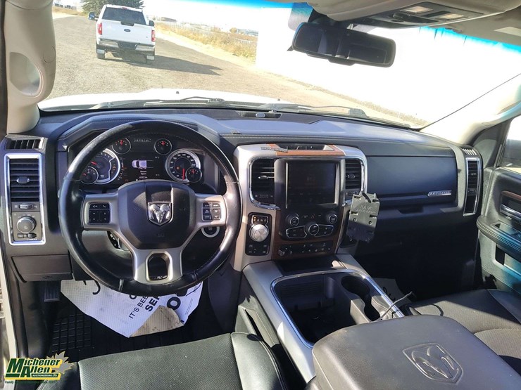 2017-ram-1500-laramie-image-16