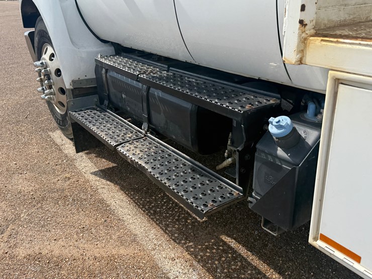 2015-ford-f650-image-23
