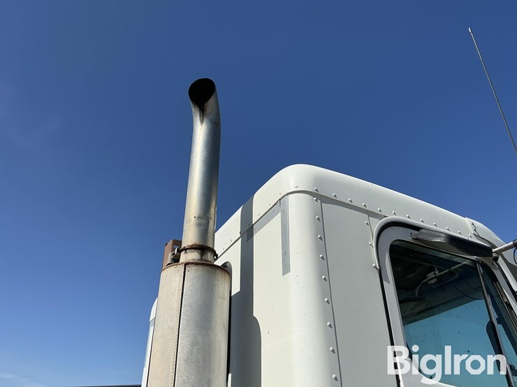 2011-freightliner-coronado-132-image-13