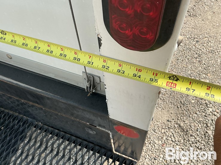 2019-gmc-savana-4500-2wd-box-delivery-van-image-12