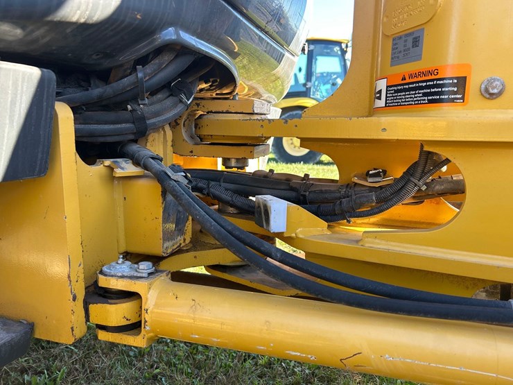 2019-deere-204l-image-9