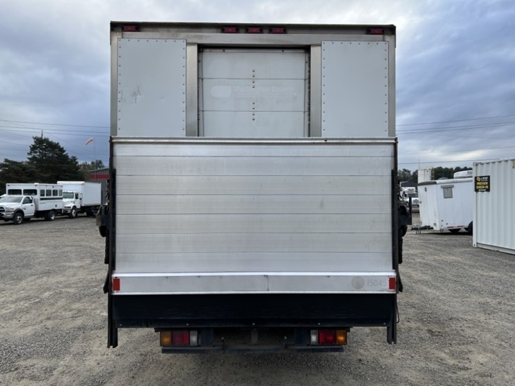 2011-isuzu-nrr-image-5