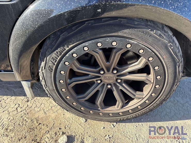 2011-land-rover-lr4-image-26