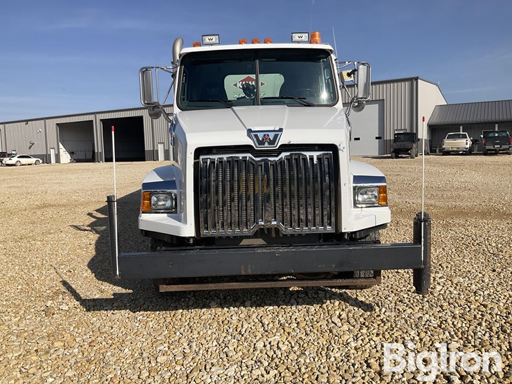 2015-western-star-4700sb-image-2