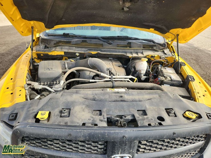 2019-ram-1500-classic-image-36