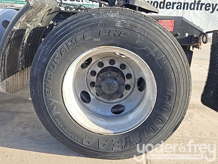 2018-volvo-10-image-15