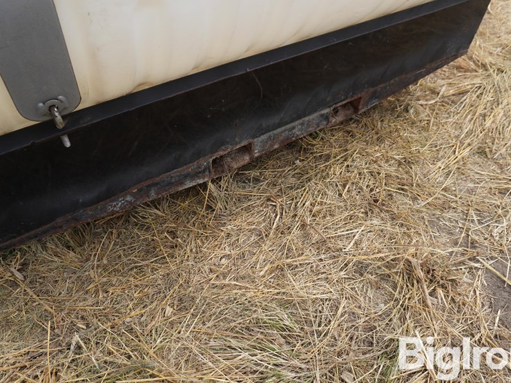 new-holland-super-steer-300-gallon-front-mount-tank-w/mounts-image-9