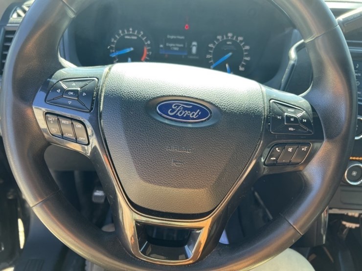 2019-ford-explorer-image-29