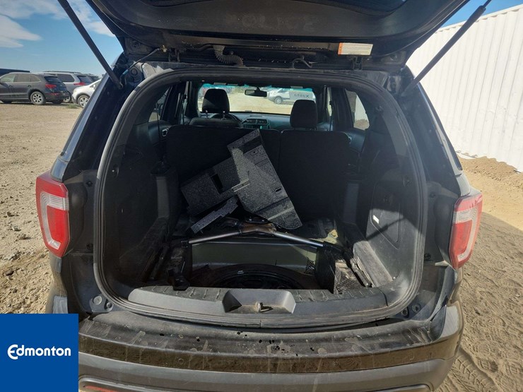 2016-ford-explorer-image-25