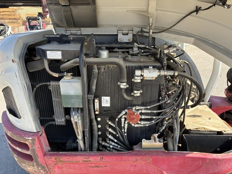2017-takeuchi-tb240-image-16