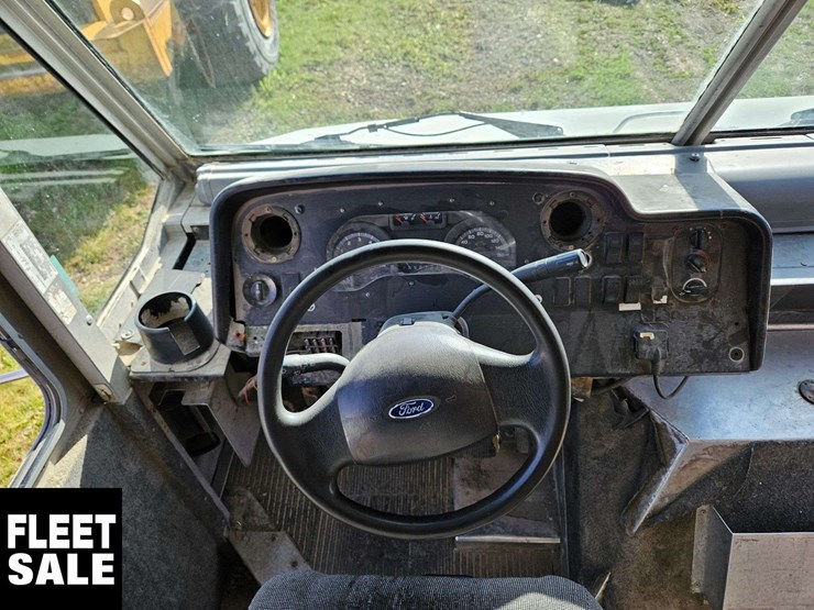 non-operable-2015-ford-e-series-s/a-step-van-image-21
