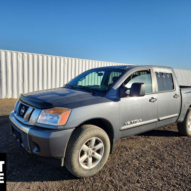 2013 NISSAN TITAN