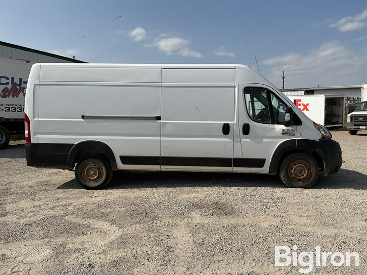 2021-dodge-3500-image-3