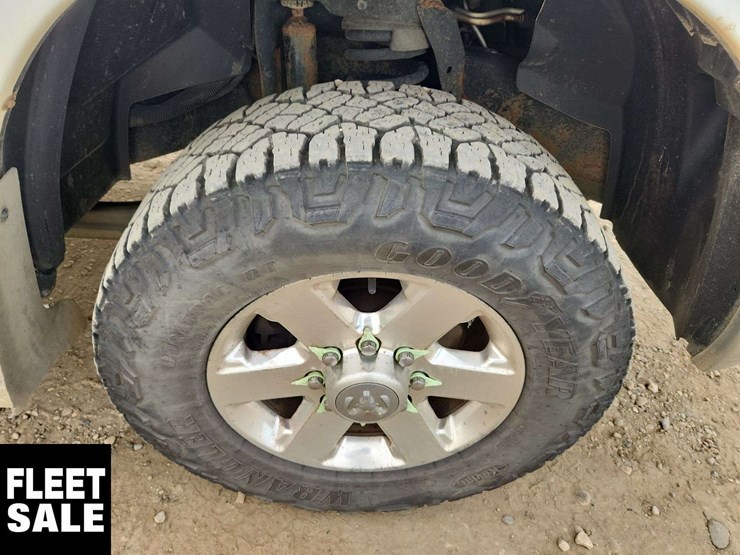 2015-ram-2500-slt-image-32