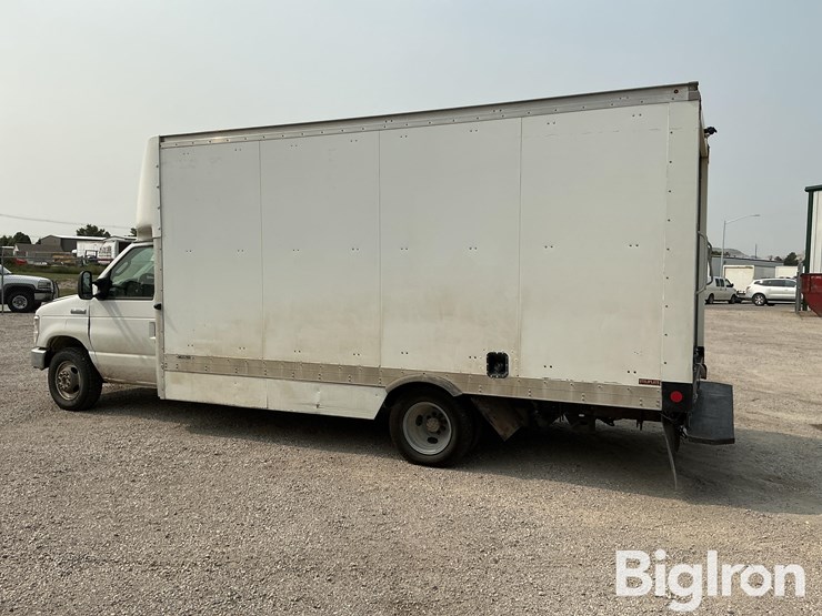 2021-ford-e350-image-8