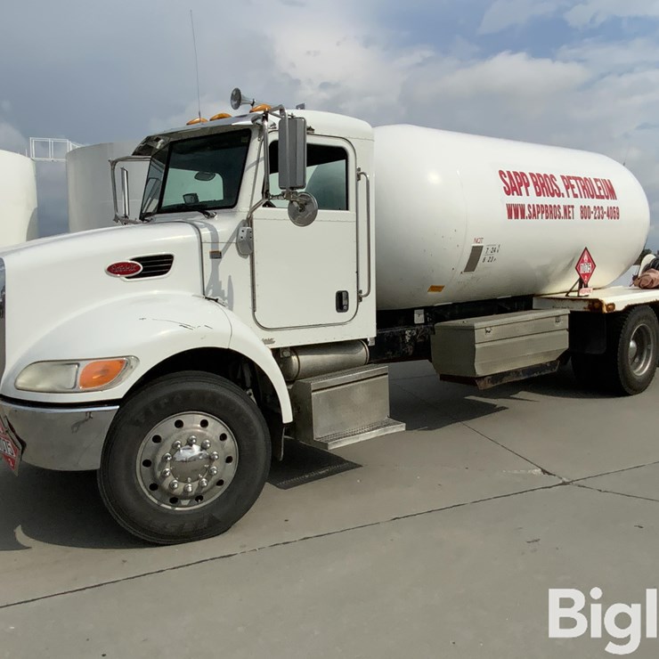 2010 PETERBILT 335