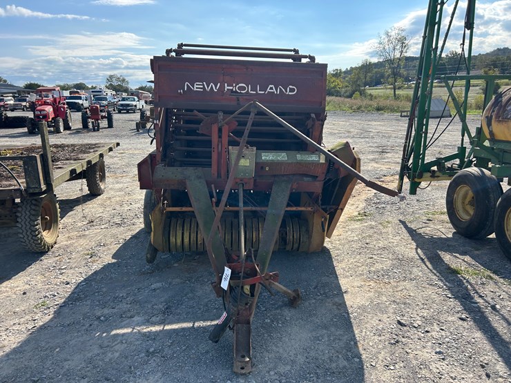 new-holland-845-image-3