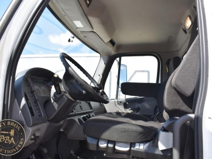 2022-freightliner-business-class-m2-100-image-50