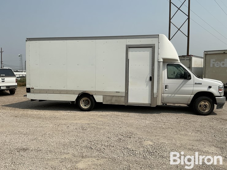 2021-ford-e450-image-4