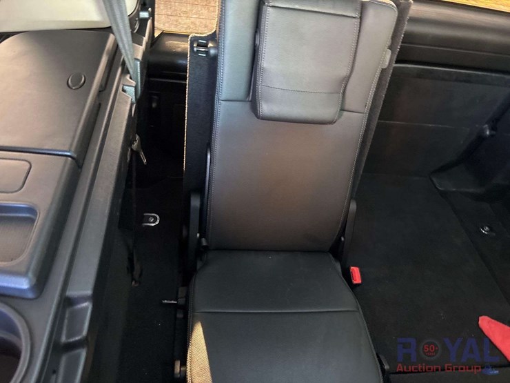 2011-land-rover-lr4-image-24