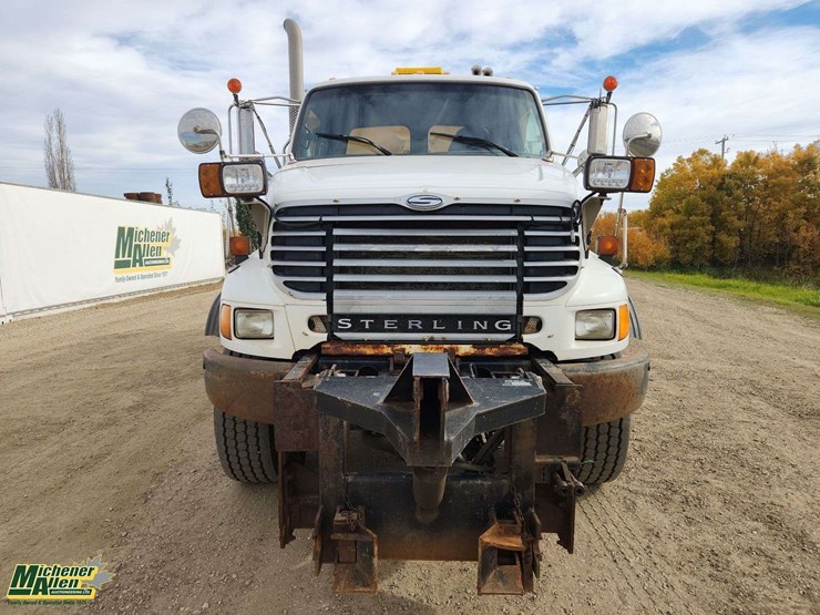 2009-sterling-lt8500-image-23