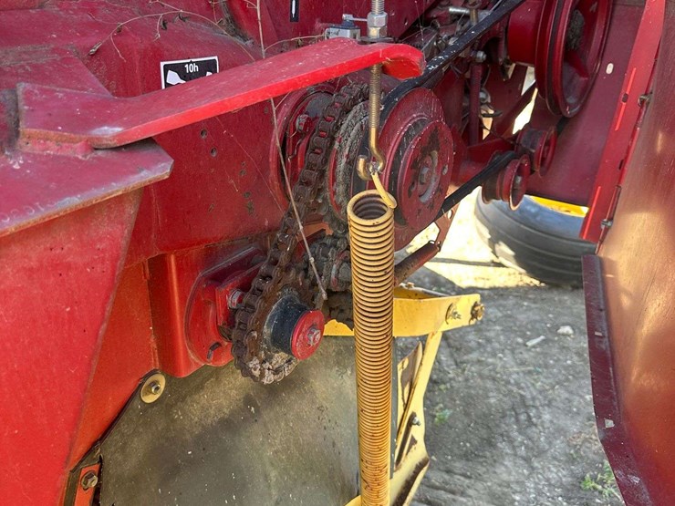 new-holland-660-image-5