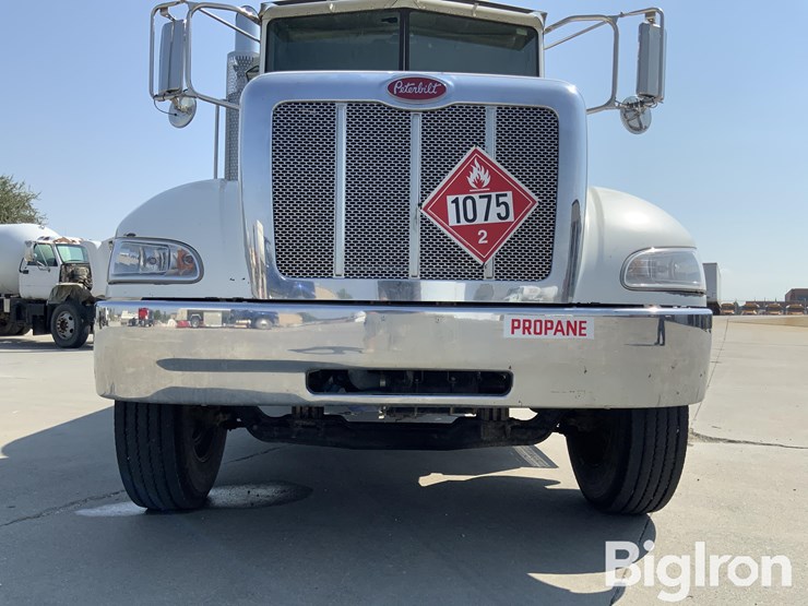 2010-peterbilt-335-image-9