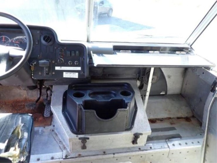 2015-freightliner-mt55-image-30