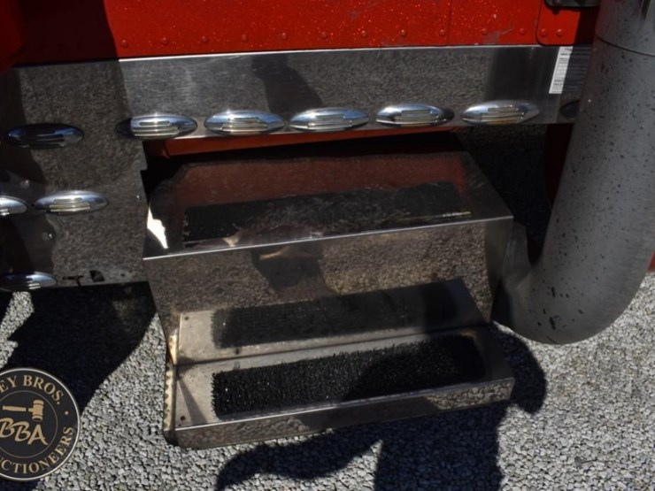 1990-peterbilt-379-image-46