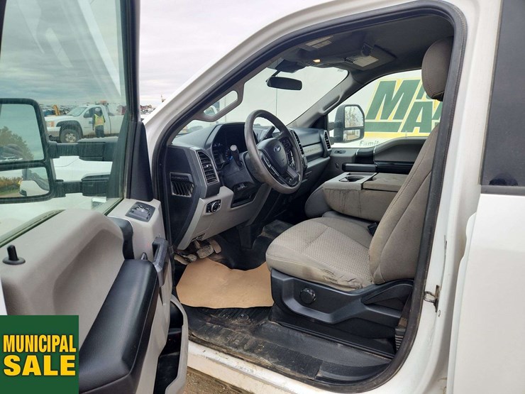 2020-ford-f350-image-12