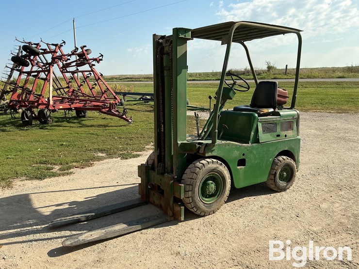 clark-yardlift-y40-forklift-image-1