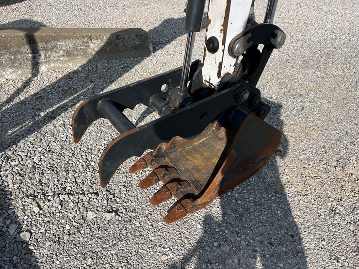 2012-bobcat-e35-image-3