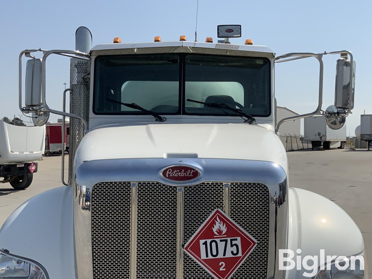 2010-peterbilt-335-image-10