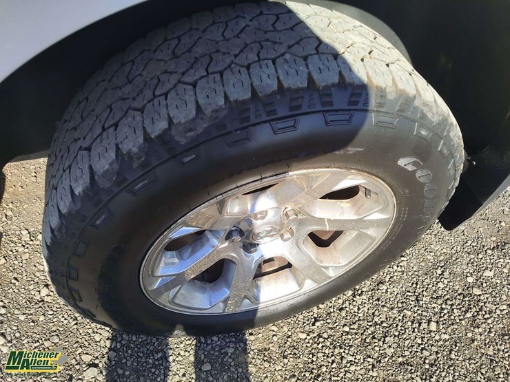 2017-ram-1500-laramie-image-31