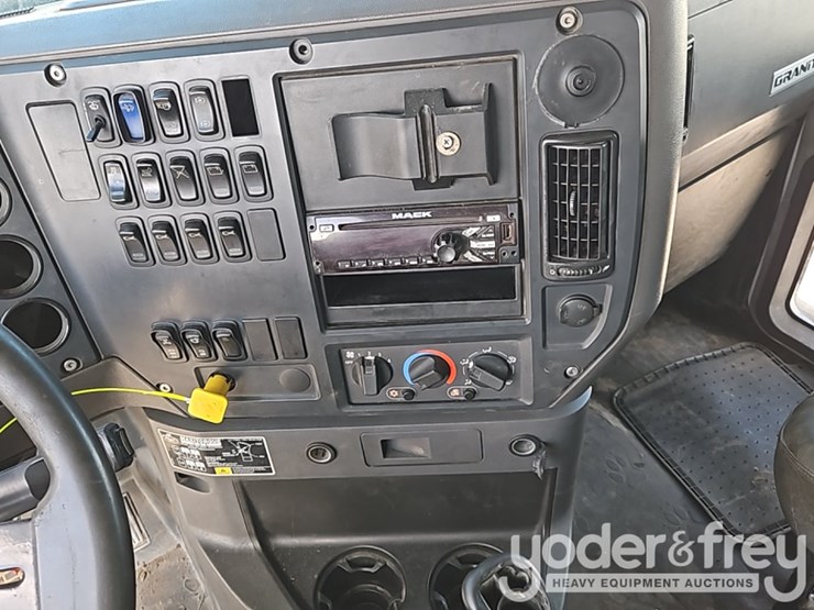 2015-mack-gu713-granite-image-30