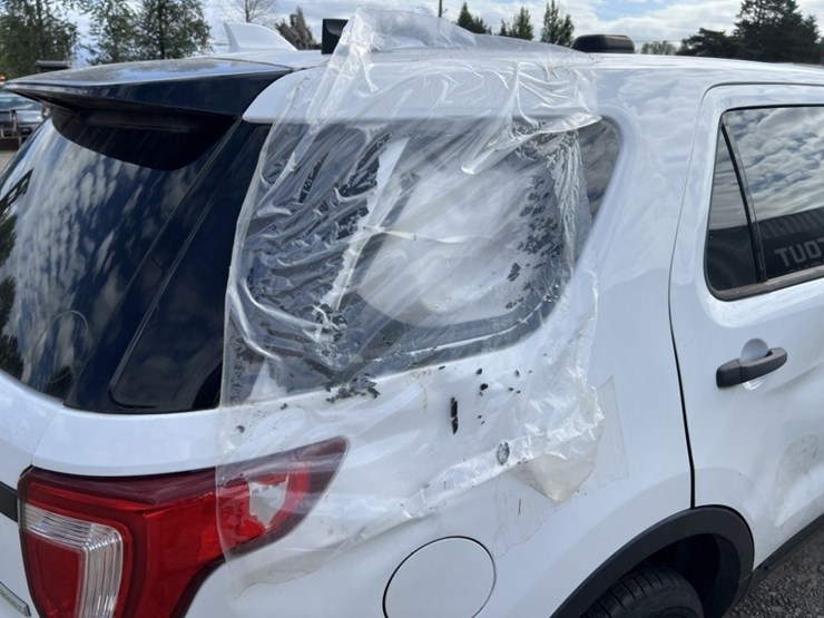 2017-ford-explorer-image-23