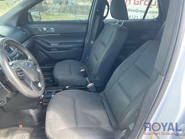 2016-ford-explorer-image-17
