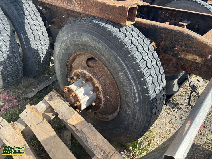 2018-western-star-5700xe-image-12