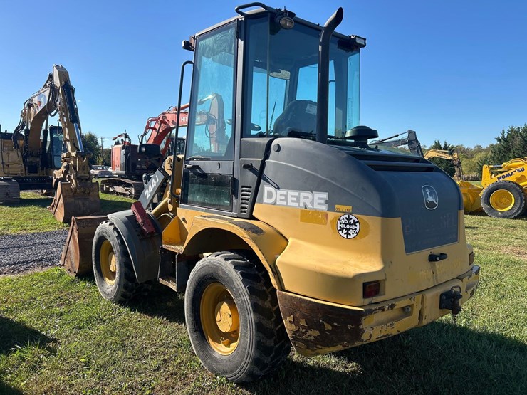 2011-deere-244j-image-7