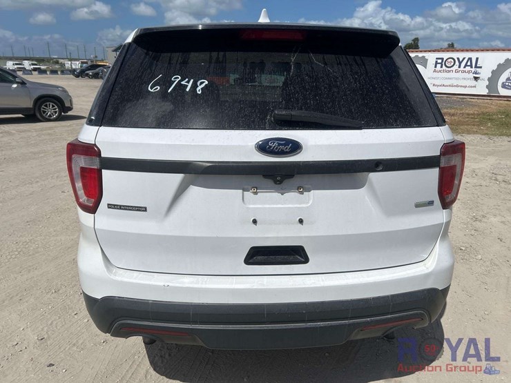 2016-ford-explorer-image-29