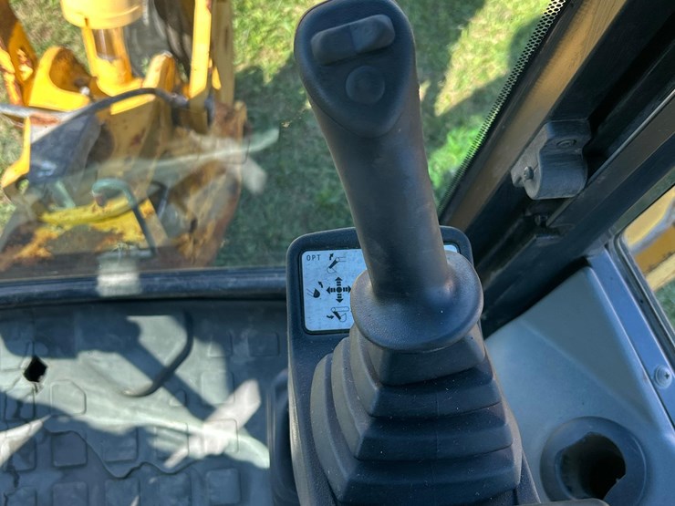 2008-komatsu-wb146-5-image-32