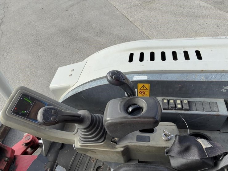 2018-takeuchi-tb253-2-excavator-image-22